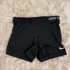 NIKE | Women's Nike pro shorts